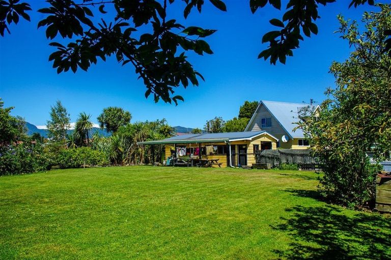 Photo of property in 37 Wakefield Street, Westport, 7825