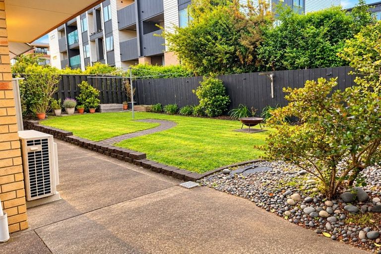 Photo of property in 25a Astley Avenue, New Lynn, Auckland, 0600