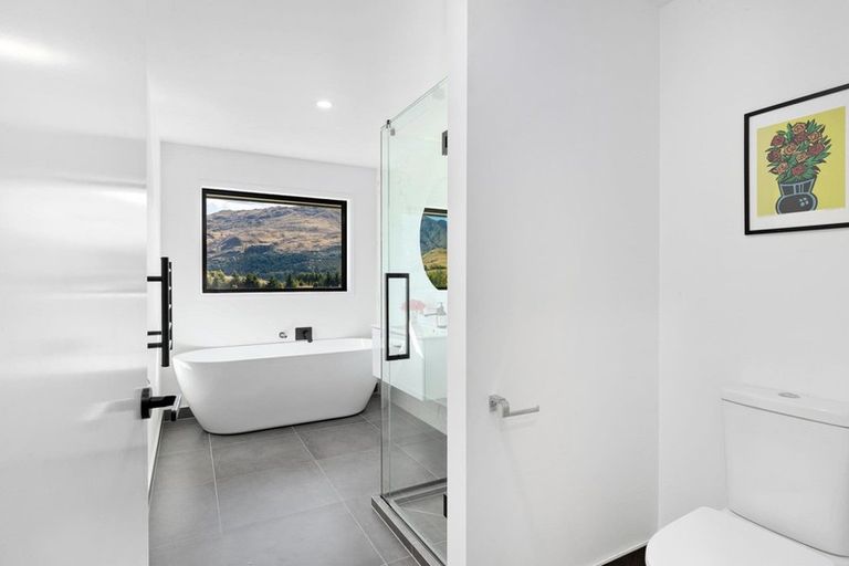 Photo of property in 86 Mountain View Road, Dalefield, Queenstown, 9371