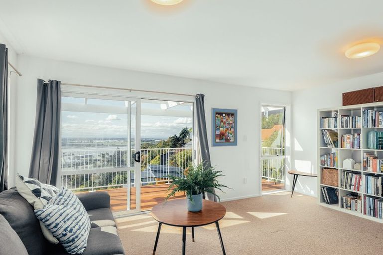 Photo of property in 16 Osmond Lane, Mount Pleasant, Christchurch, 8081