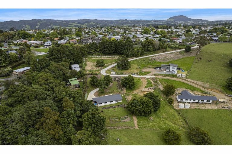 Photo of property in 4 Watercourse Way, Tikipunga, Whangarei, 0112