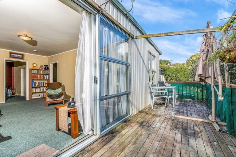 Photo of property in 1/19 Kathleen Street, Totara Vale, Auckland, 0627