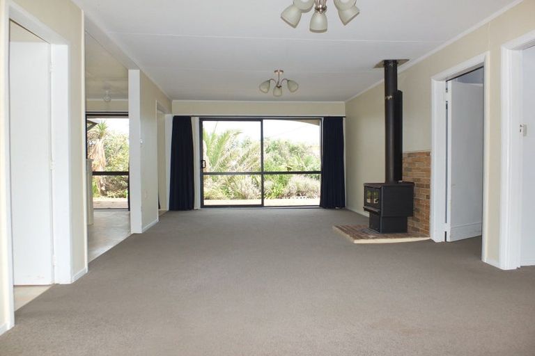 Photo of property in 3 Brown Terrace, Foxton Beach, Foxton, 4815