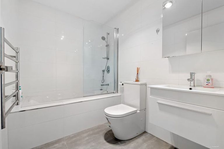 Photo of property in 5/10 Silver Moon Road, Albany Heights, Auckland, 0632