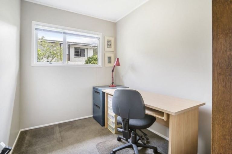 Photo of property in 1/56 Knightsbridge Drive, Forrest Hill, Auckland, 0620