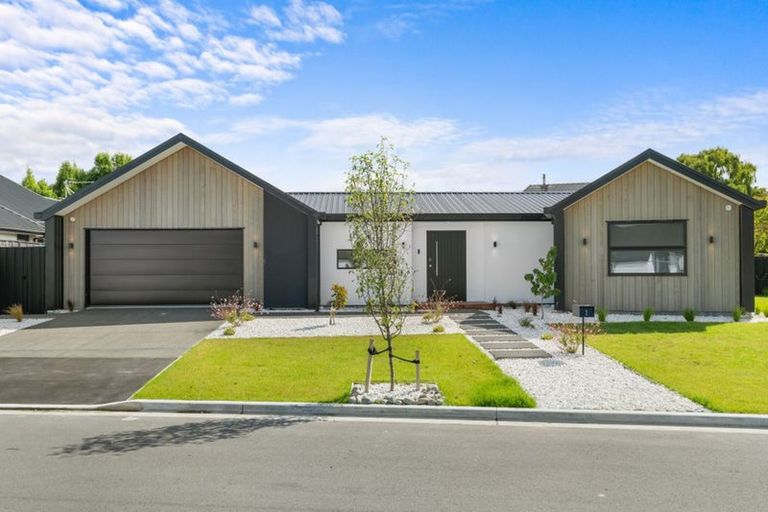 Photo of property in 2 Ferbane Way, Halswell, Christchurch, 8025