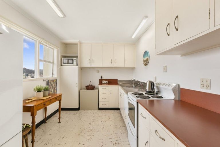 Photo of property in Landscape Apartments, 123-125 Austin Street, Mount Victoria, Wellington, 6011