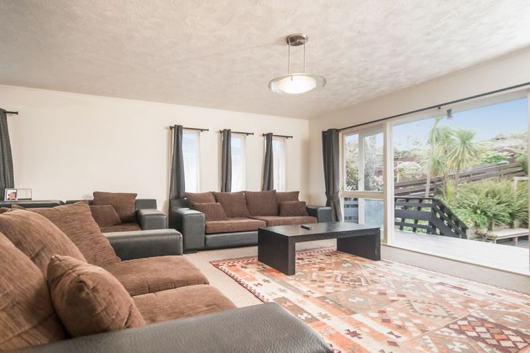 Photo of property in 73 Lantana Road, Green Bay, Auckland, 0604