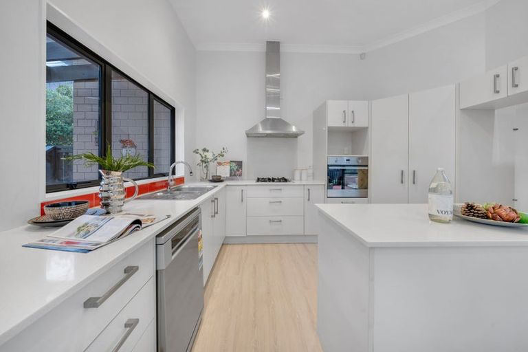 Photo of property in 29 Midhurst Avenue, Henderson, Auckland, 0612