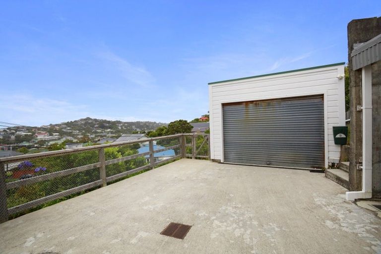 Photo of property in 9 Apuka Street, Brooklyn, Wellington, 6021