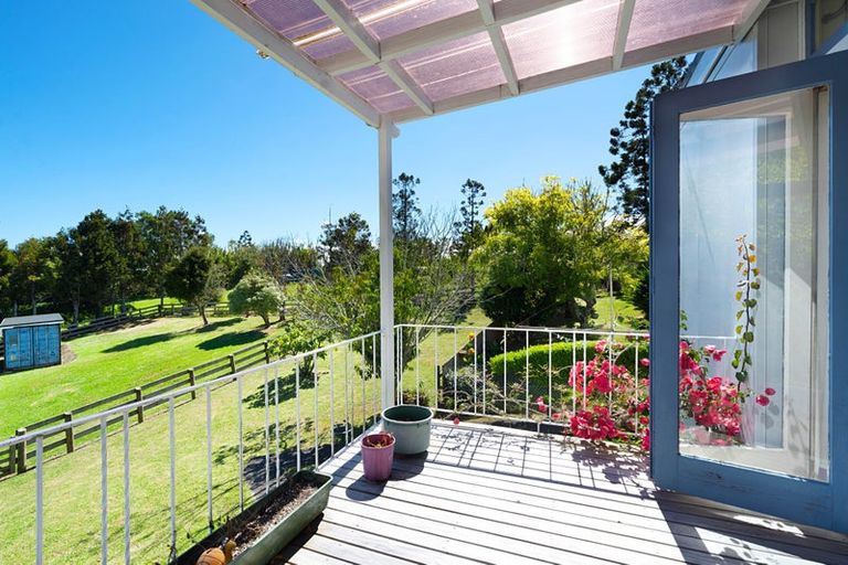 Photo of property in 12 Carter Road, Oratia, Auckland, 0604