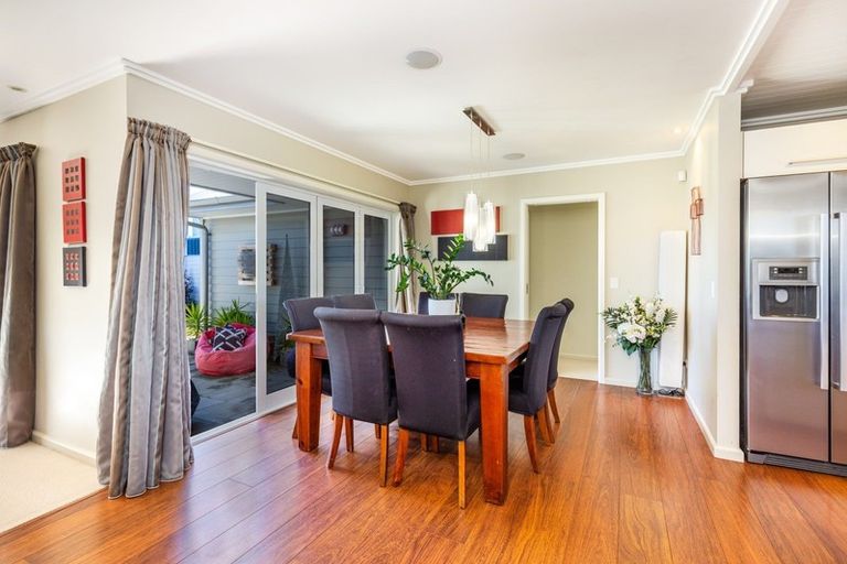 Photo of property in 2 Pukenamu Road, Rainbow Point, Taupo, 3330