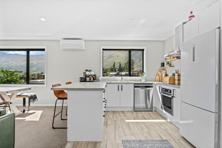 Photo of property in 6 Lakefield Close, Kingston, Athol, 9793