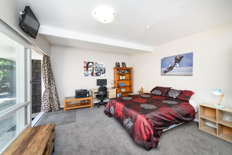 Photo of property in 564 Featherston Street, Roslyn, Palmerston North, 4414