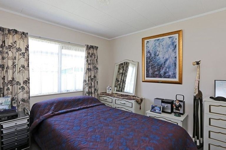 Photo of property in 2/1003 Caroline Road, Mayfair, Hastings, 4122