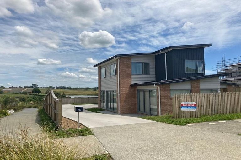 Photo of property in 76 Hayfield Way, Karaka, Papakura, 2113