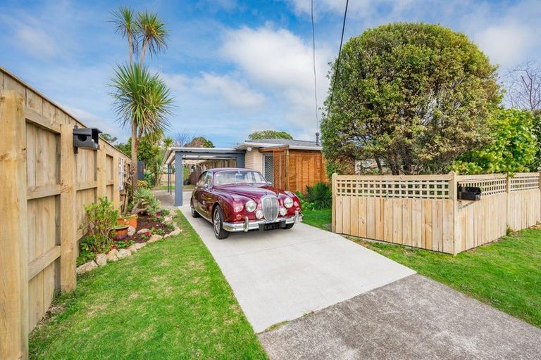 Photo of property in 18a Ngaio Road, Waikanae, 5036
