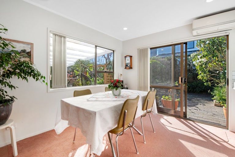 Photo of property in 5 Edgewater Grove, Orewa, 0931