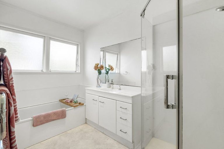 Photo of property in 1/2 Purchas Road, Hauraki, Auckland, 0622