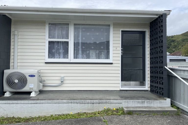 Photo of property in 1/136-138 Waddington Drive, Naenae, Lower Hutt, 5011