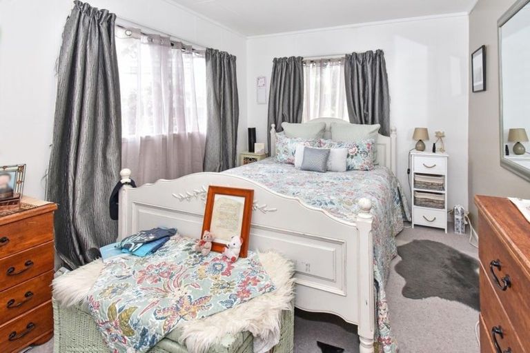 Photo of property in 94 Torkar Road, Clarks Beach, 2122