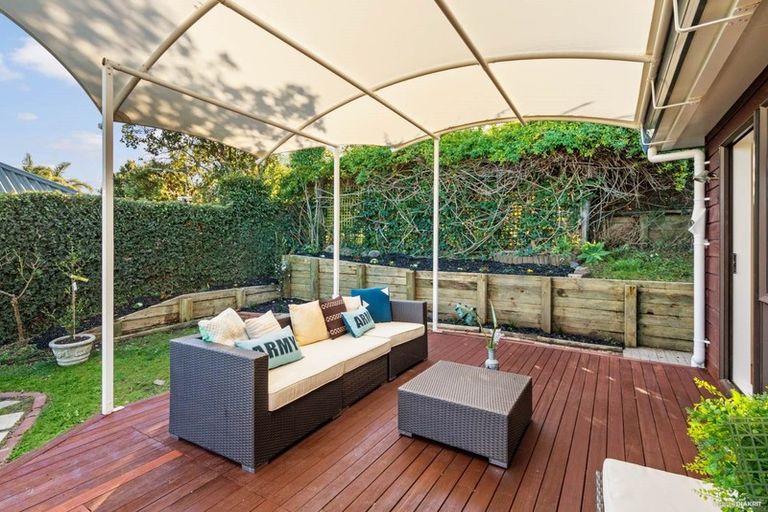 Photo of property in 2/9 Stoneleigh Court, Sunnynook, Auckland, 0632