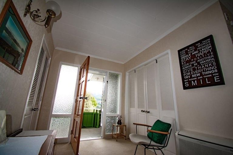 Photo of property in 6 Spicer Place, Tawa, Wellington, 5028