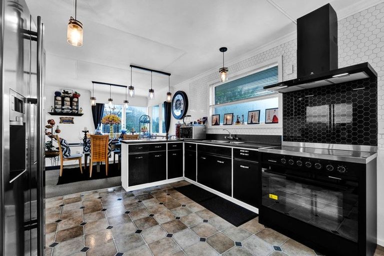 Photo of property in 19 Dives Avenue, Hawera, 4610