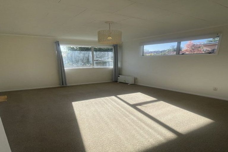 Photo of property in 42 Claverdon Drive, Massey, Auckland, 0614