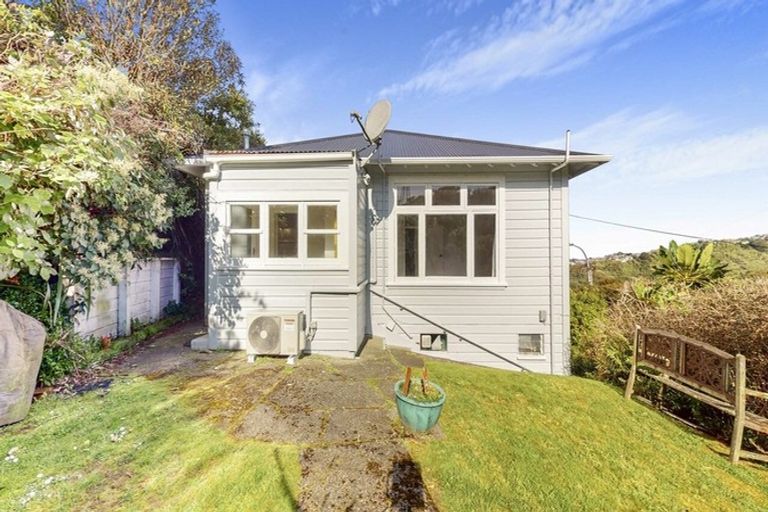 Photo of property in 16 Highbury Road, Highbury, Wellington, 6012