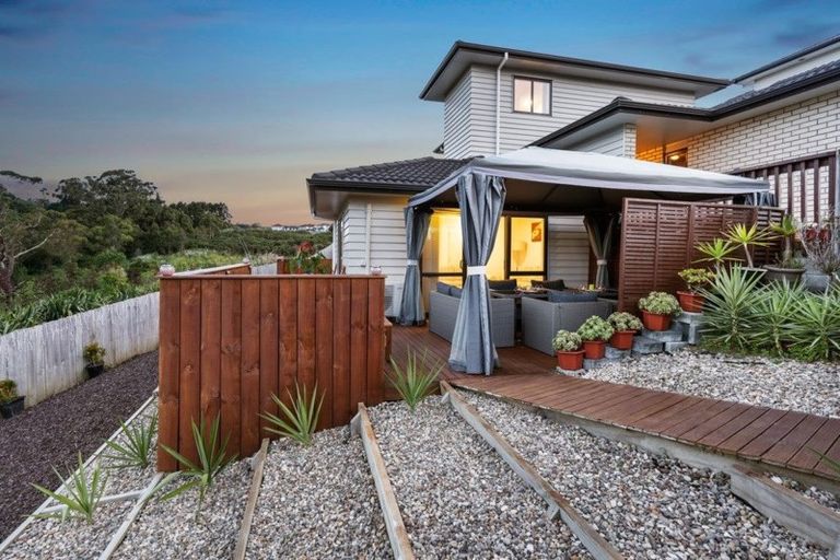 Photo of property in 121 Keri Vista Rise, Papakura, 2110