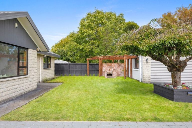 Photo of property in 2/22 Prossers Road, Saint Martins, Christchurch, 8022
