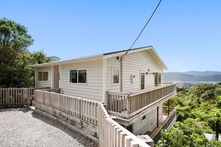 Photo of property in 60 Maungaraki Road, Korokoro, Lower Hutt, 5012