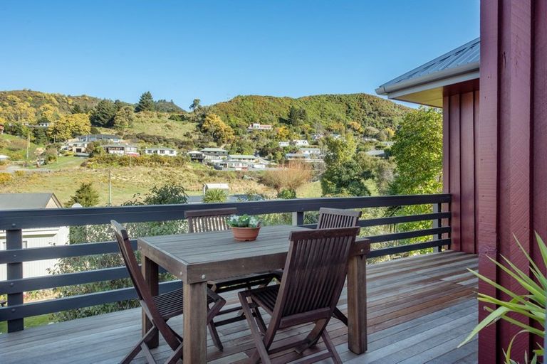 Photo of property in 7 Cornwall Street, Picton, 7220