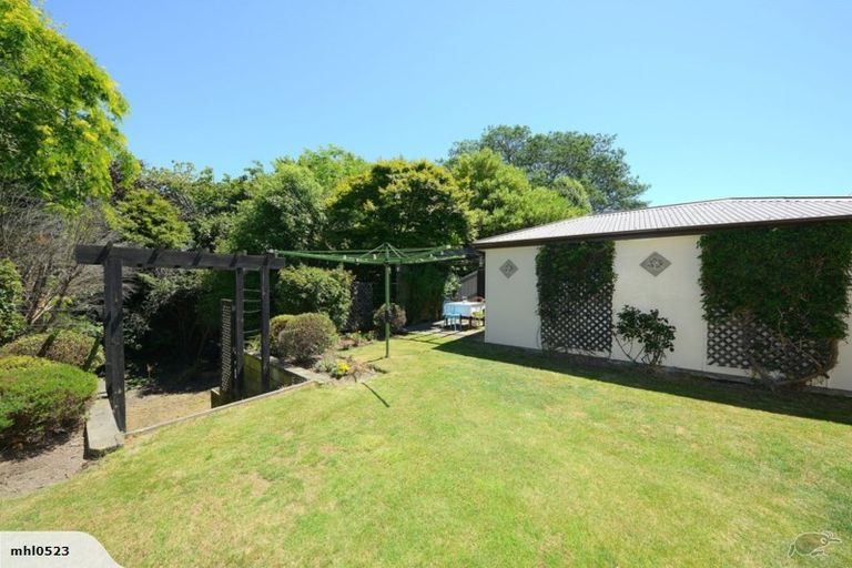 Photo of property in 25 Sevenoaks Drive, Bryndwr, Christchurch, 8053