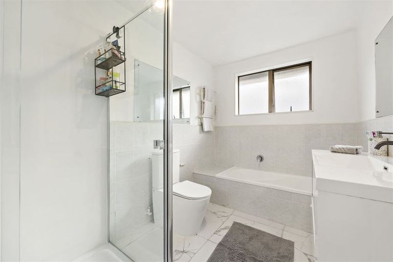 Photo of property in 3 Jever Place, Massey, Auckland, 0614