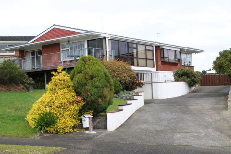 Photo of property in 8 Bert Wilson Place, Cockle Bay, Auckland, 2014