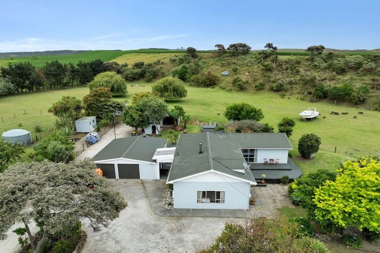 Photo of property in 3265 South Head Road, South Head, Helensville, 0874