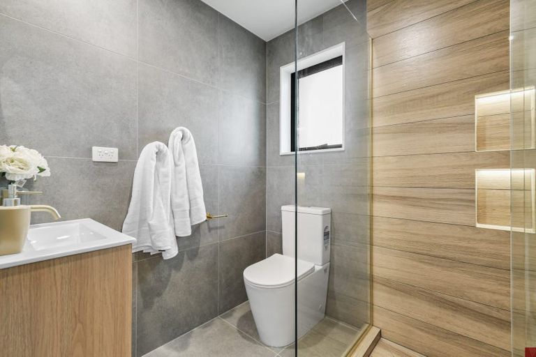 Photo of property in 12a Damian Way, Weymouth, 2103