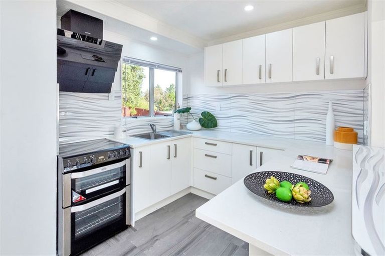 Photo of property in 38 Alidade Place, Massey, Auckland, 0614