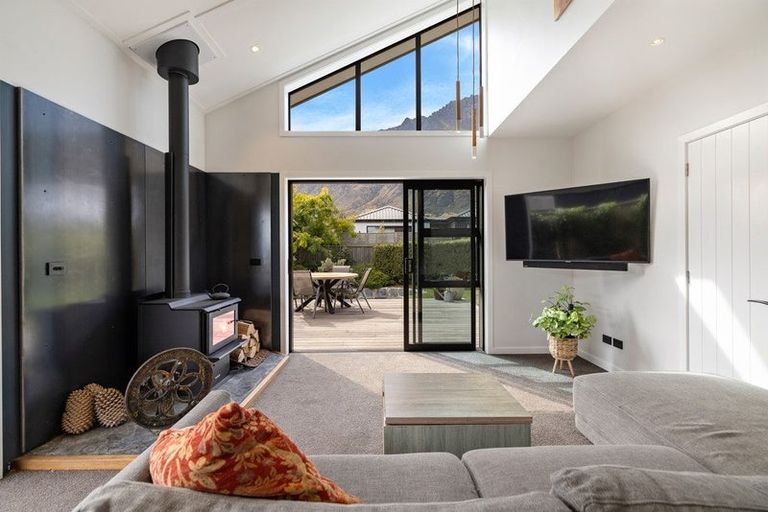 Photo of property in 6 Shepherd Road, Jacks Point, Queenstown, 9371