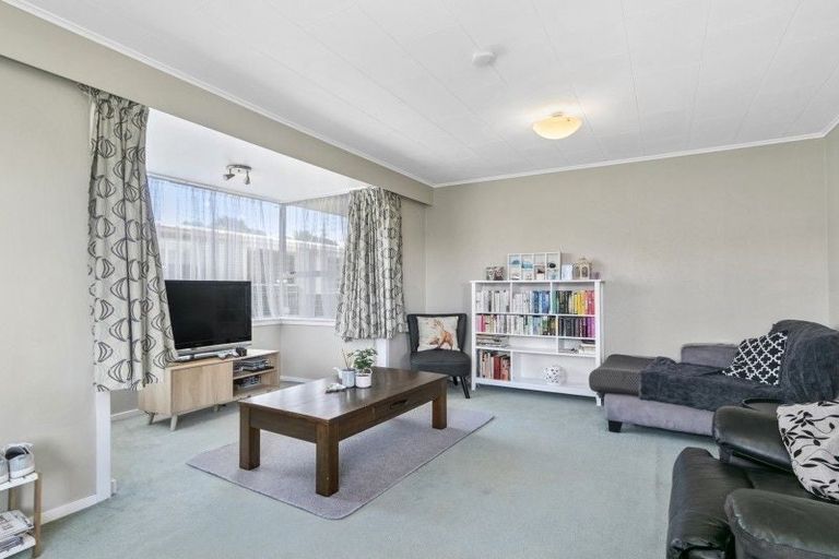 Photo of property in 18b Reese Jones Grove, Maungaraki, Lower Hutt, 5010