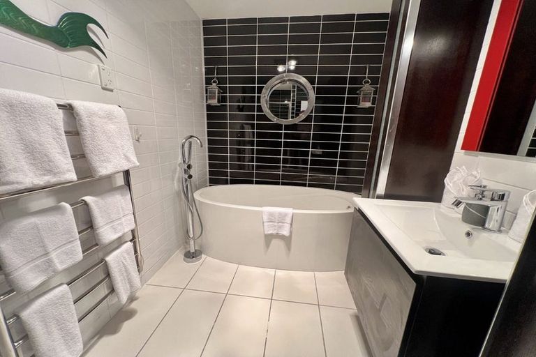 Photo of property in 2/28 Onepoto Road, Hauraki, Auckland, 0622