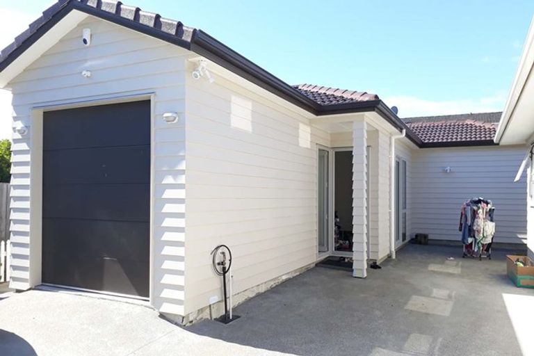 Photo of property in 19 Glennandrew Drive, Half Moon Bay, Auckland, 2012