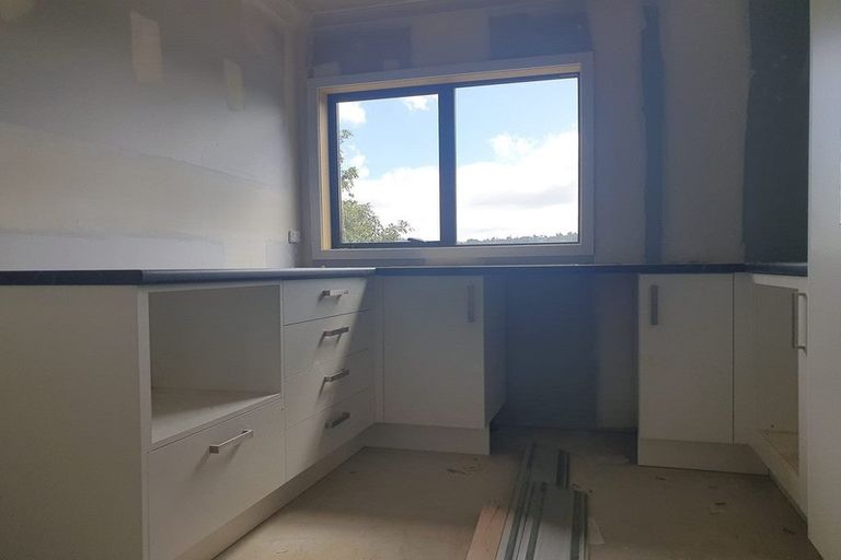 Photo of property in 9 Lowry Heights, Stokes Valley, Lower Hutt, 5019