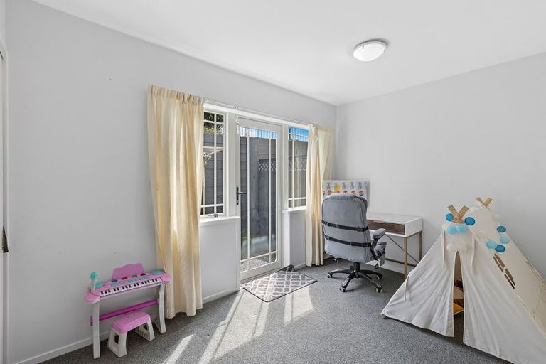 Photo of property in 147a Hobsonville Road, West Harbour, Auckland, 0618