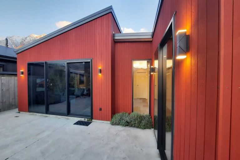 Photo of property in 84 Howden Drive, Jacks Point, 9371