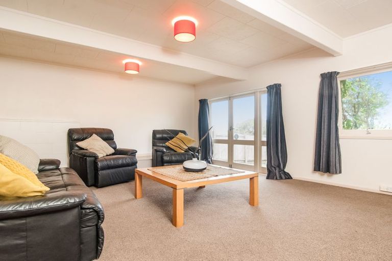 Photo of property in 73 Lantana Road, Green Bay, Auckland, 0604