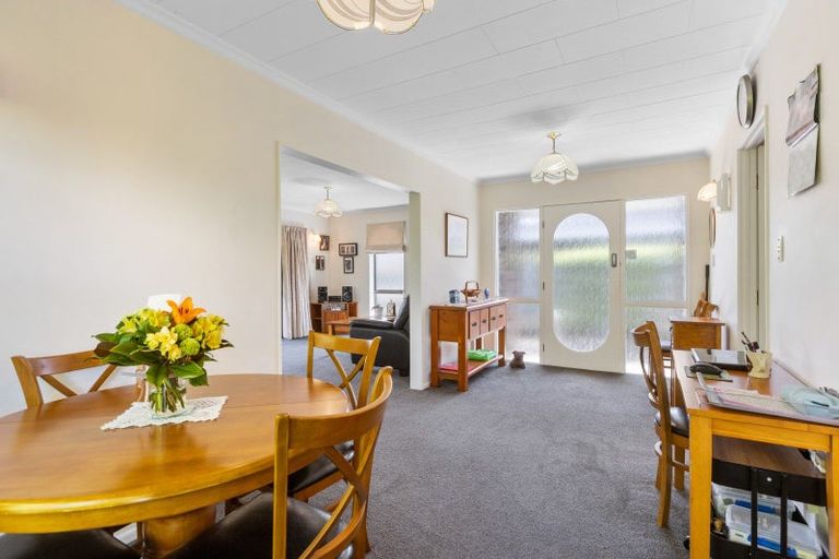 Photo of property in 1a Hunter Place, Merrilands, New Plymouth, 4312