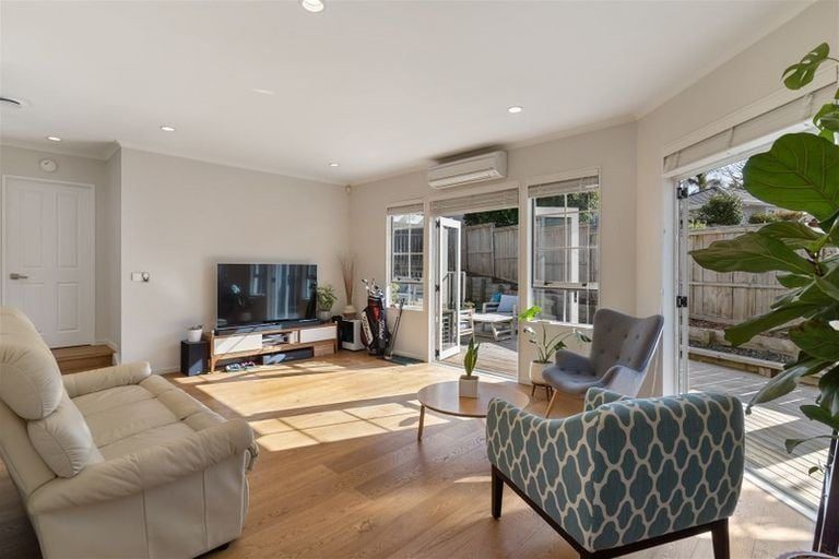 Photo of property in 13 Westminster Gardens, Unsworth Heights, Auckland, 0632